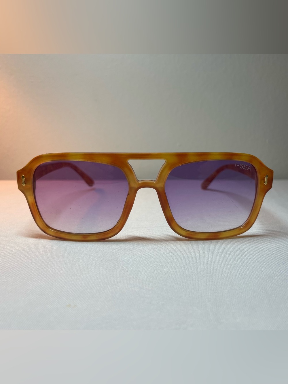 I-SEA Women's Amber Tortoise Sunglasses with Purple Gradient Polarized Lenses - Picture 3 of 5